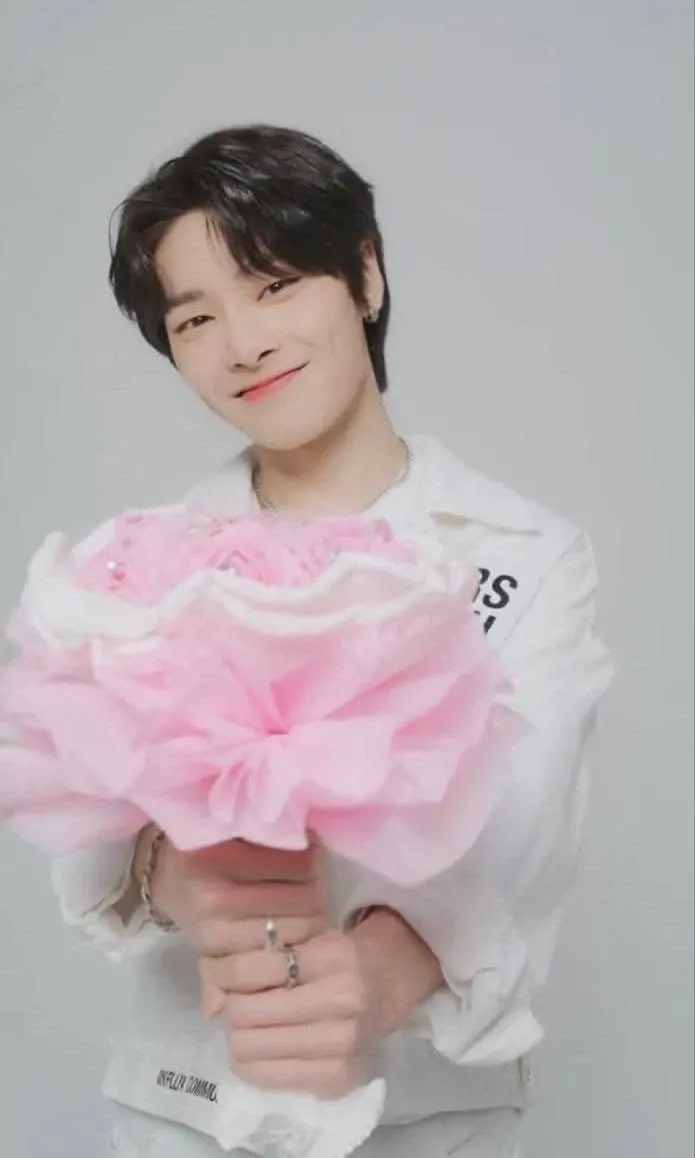 Behind-the-scenes cut of I.N (Stray Kids)