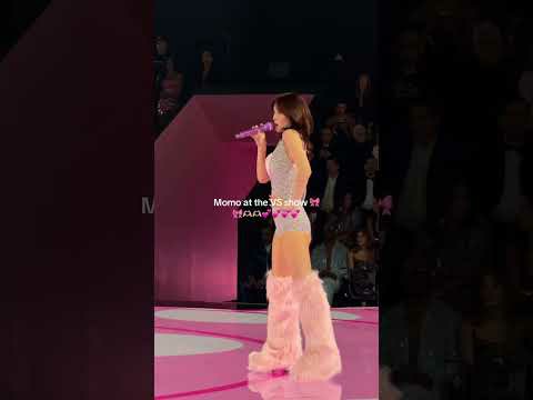 Foto terbaru Momo (TWICE)