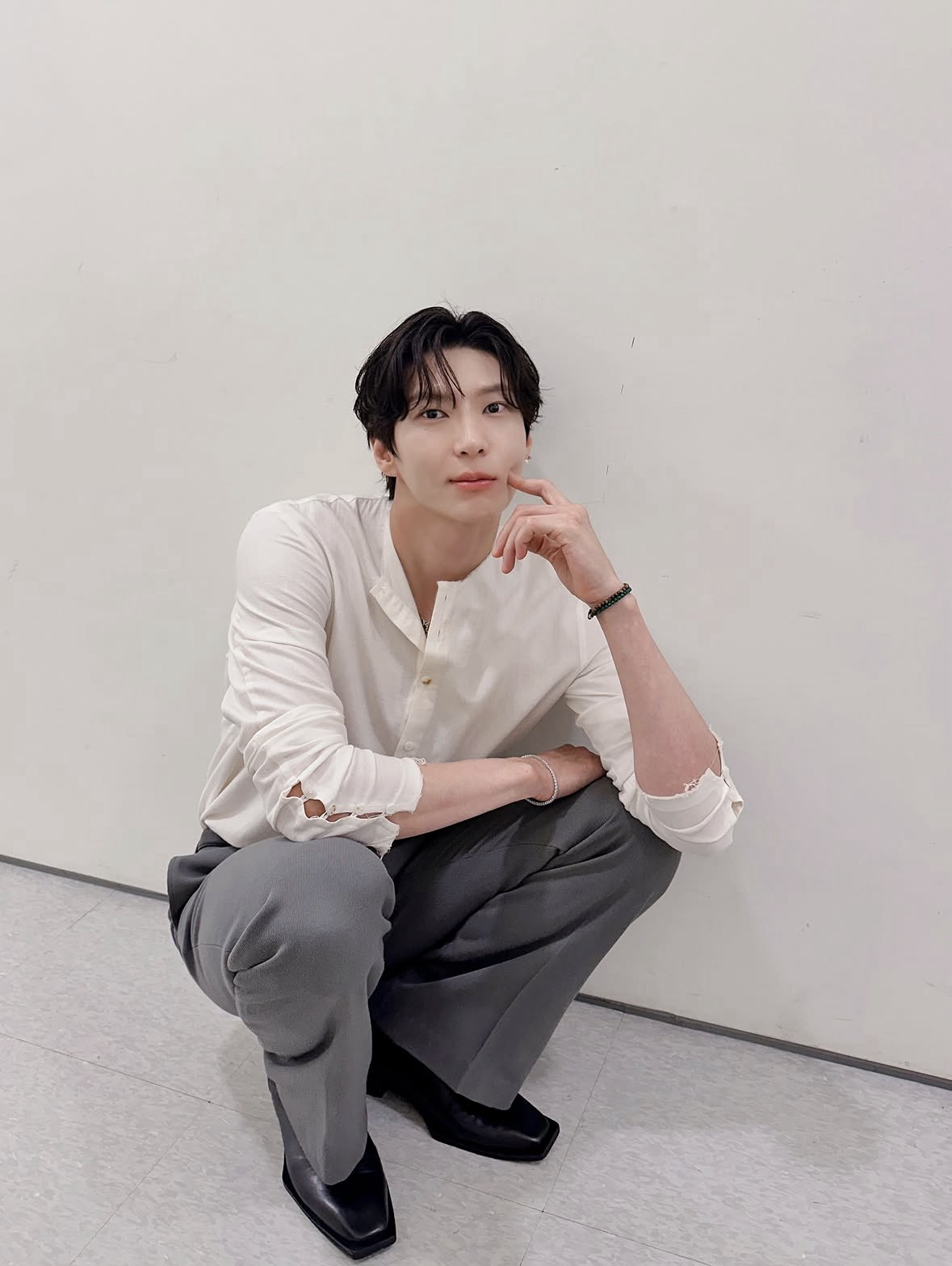 Recent activity shot of LEO (VIXX)