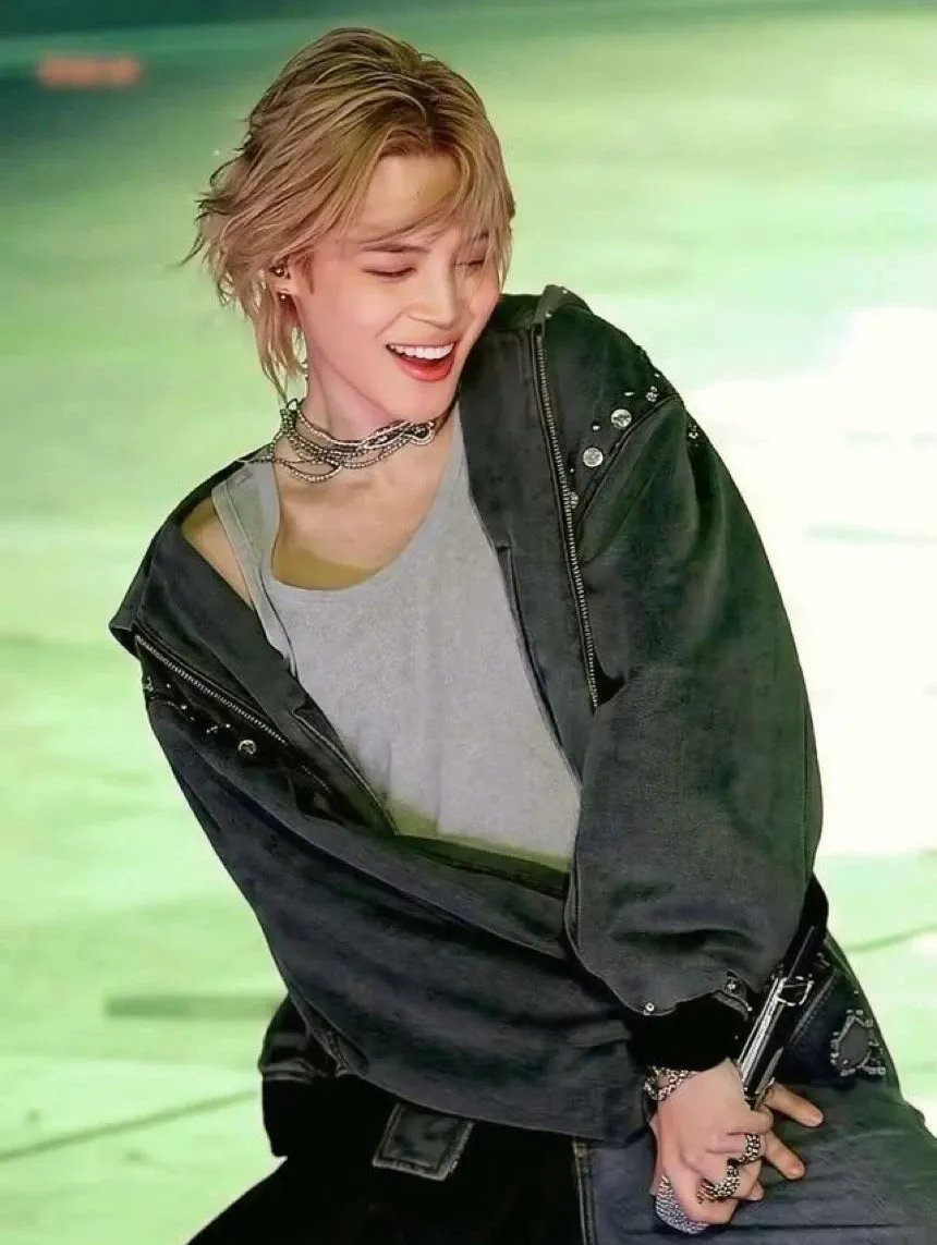 Foto aktivitas terbaru Jimin (BTS)