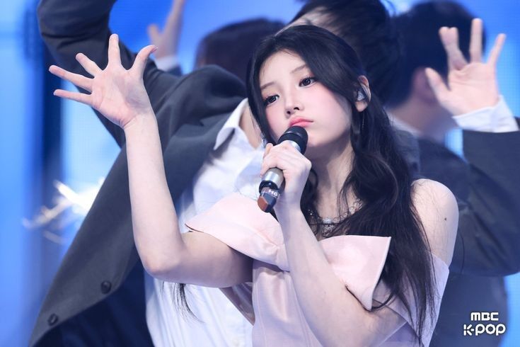 Behind-the-scenes cut of Wonhee (ILLIT)