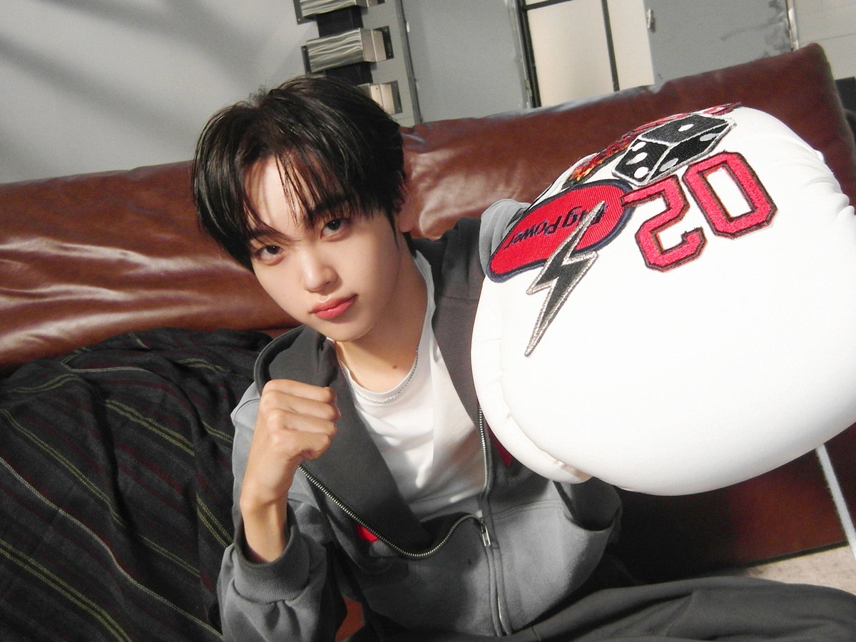 Behind-the-scenes cut of CRAVITY