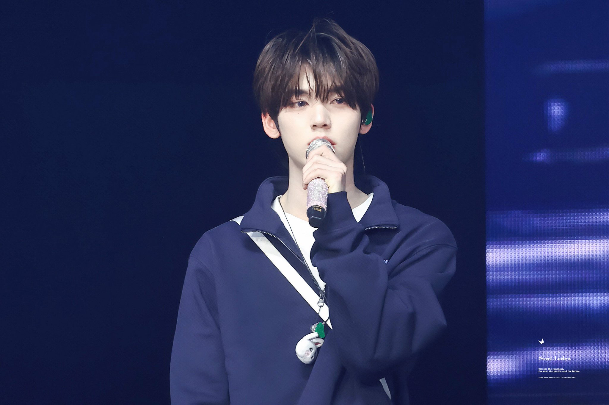 Behind-the-scenes cut of Han Yujin