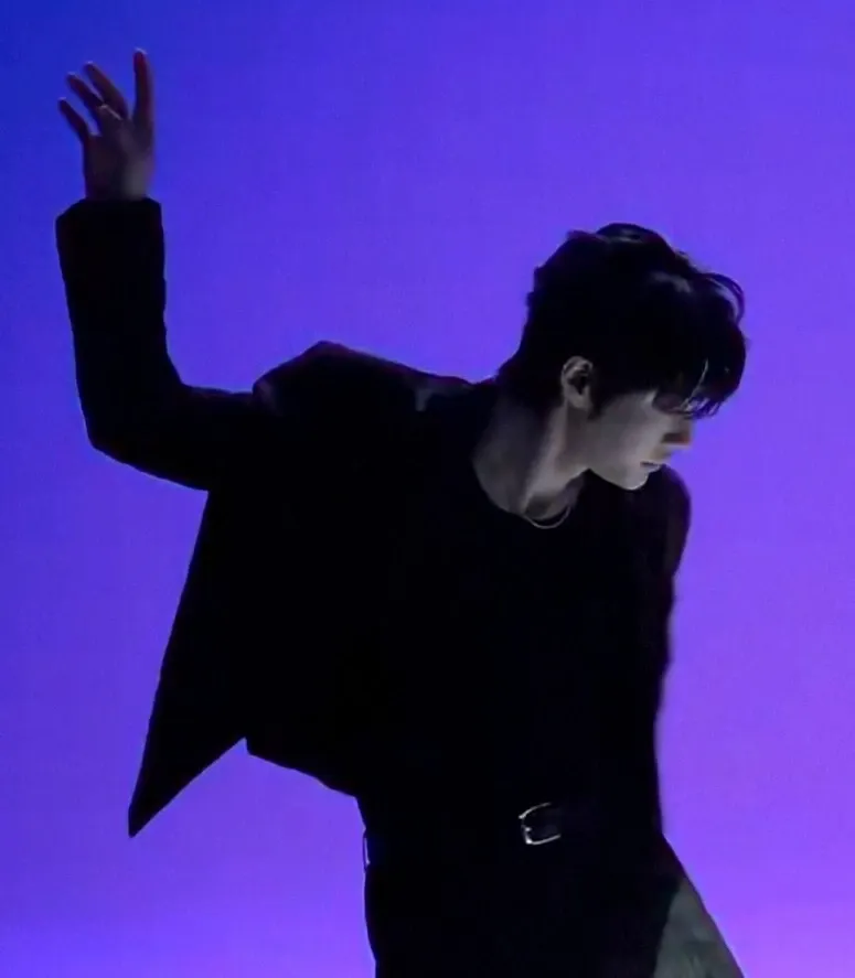 Behind-the-scenes cut of Kim Jiwoong (ZEROBASEONE)