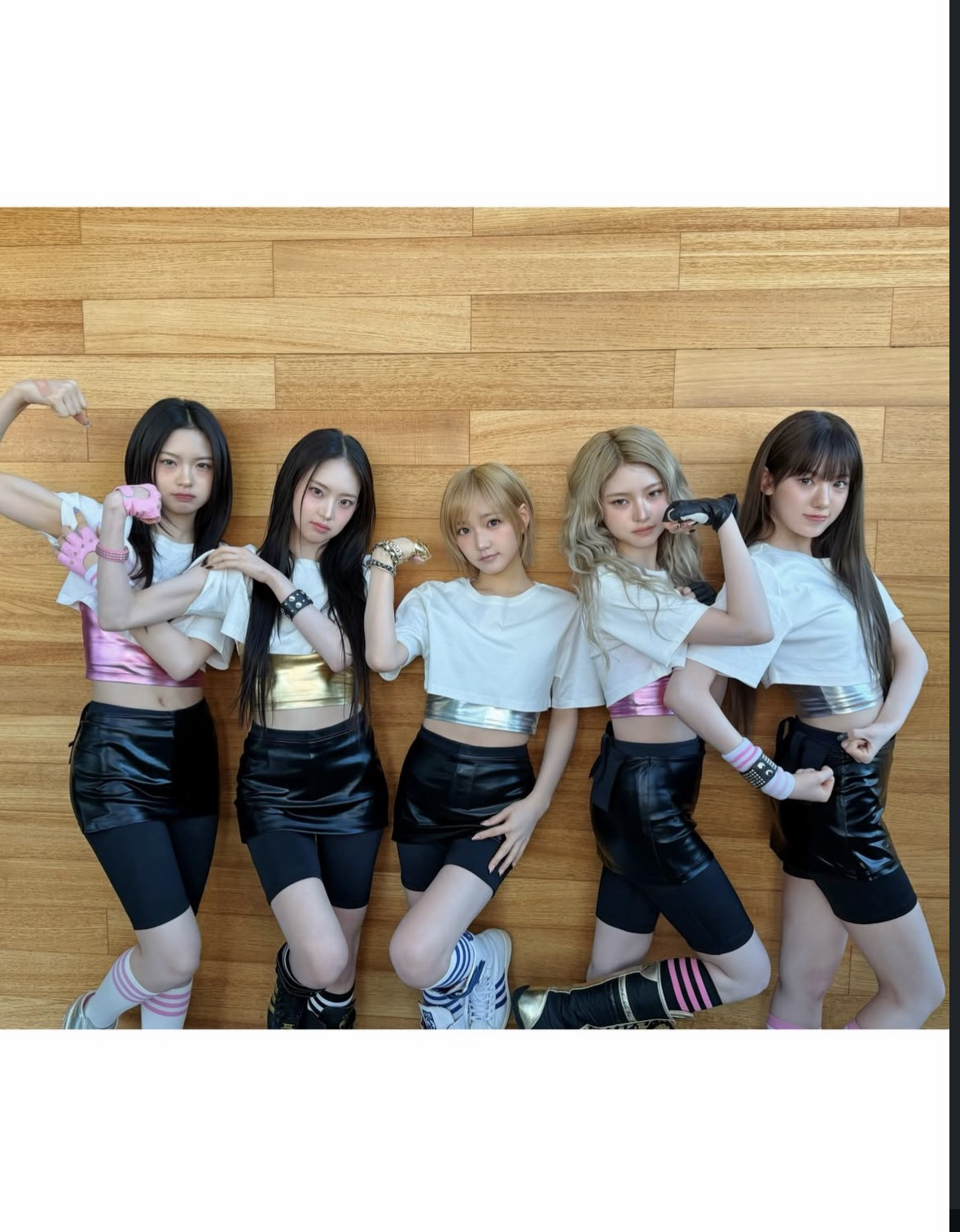 Behind-the-scenes cut of KiiiKiii