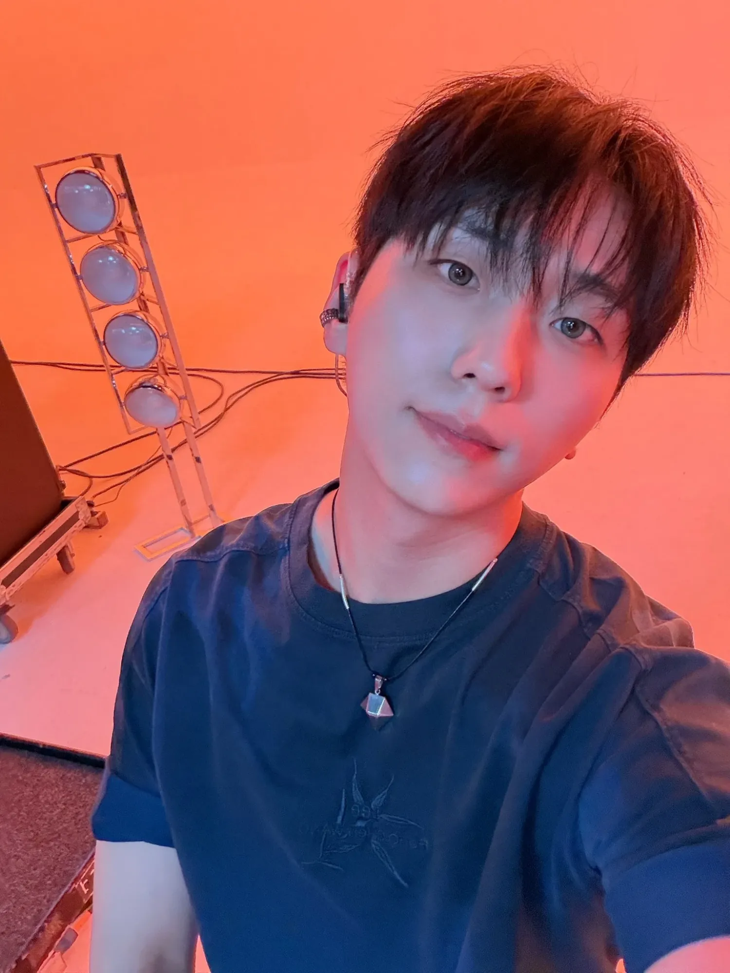 Potret di balik layar Gun-il (Xdinary Heroes)