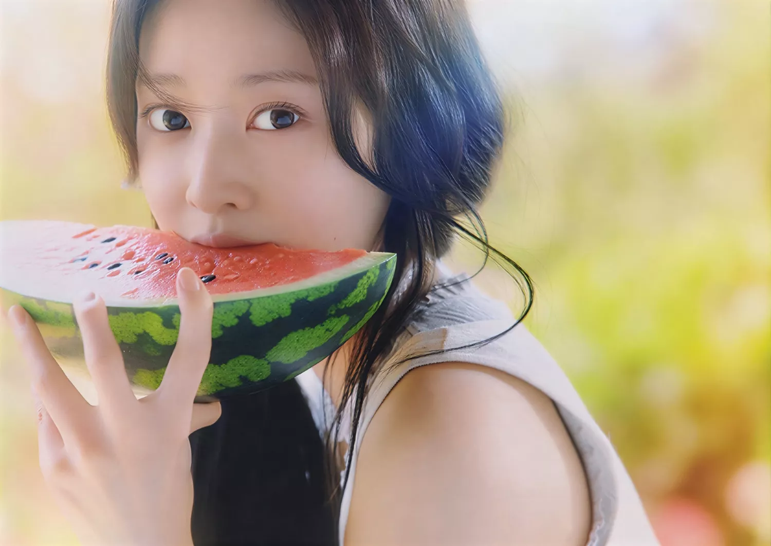 Behind-the-scenes cut of Kim Minju