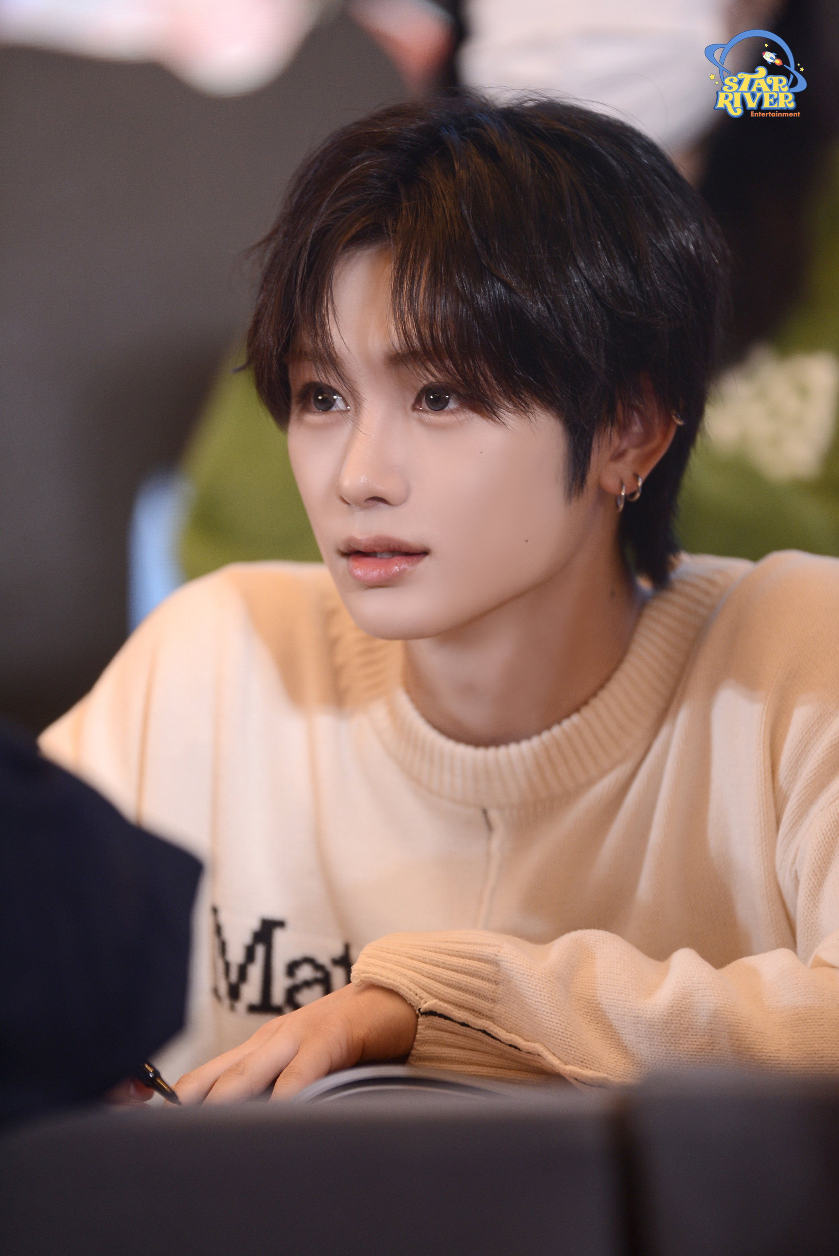 A moment captured by Zhou Anxin (ALPHA DRIVE ONE)'s fan