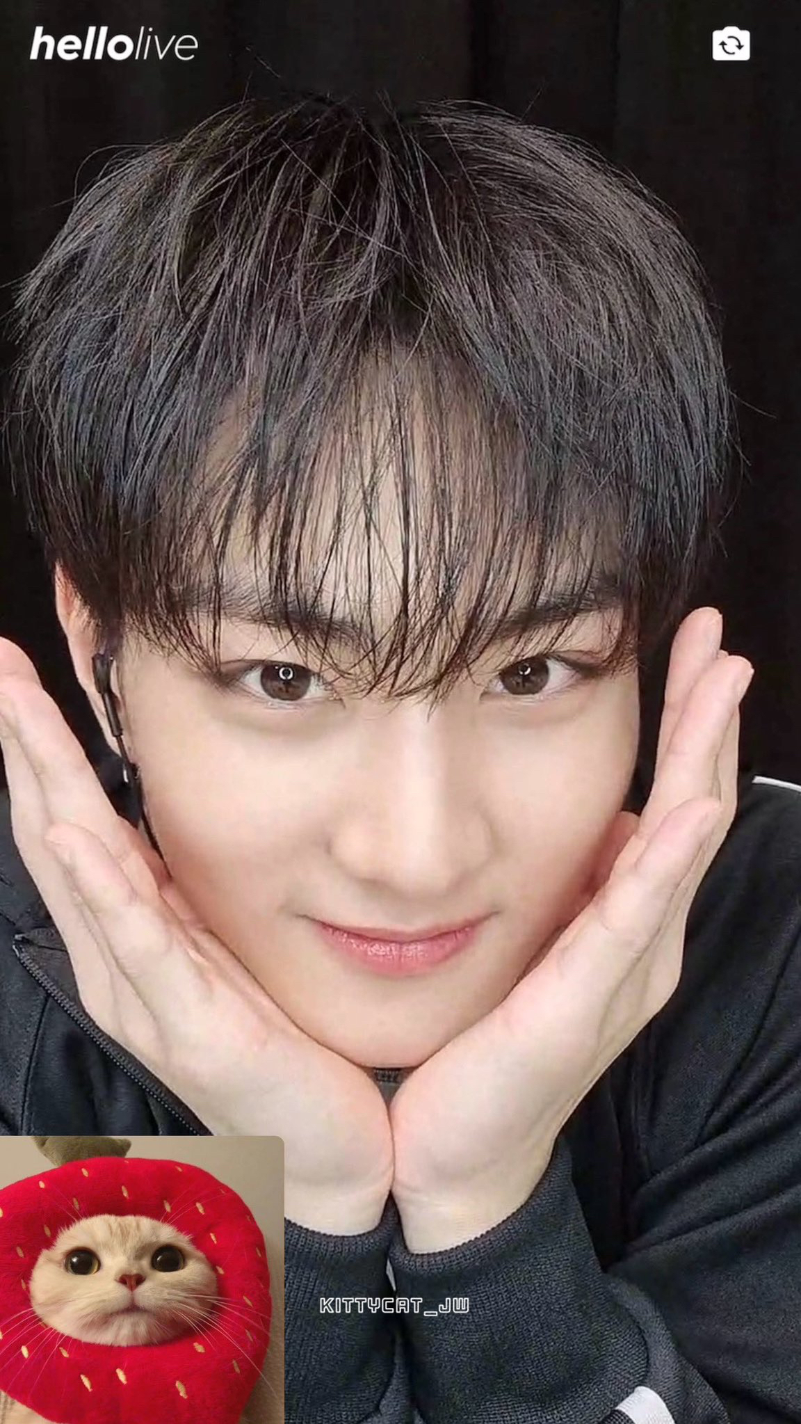 A moment captured by Jungwon (ENHYPEN)'s fan