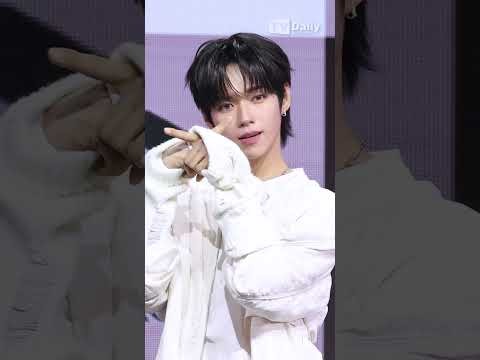 A moment captured by JL (AHOF)'s fan