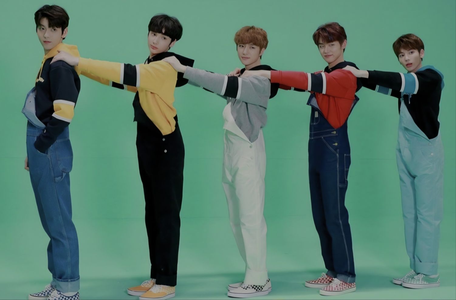 Foto aktivitas terbaru TOMORROW X TOGETHER