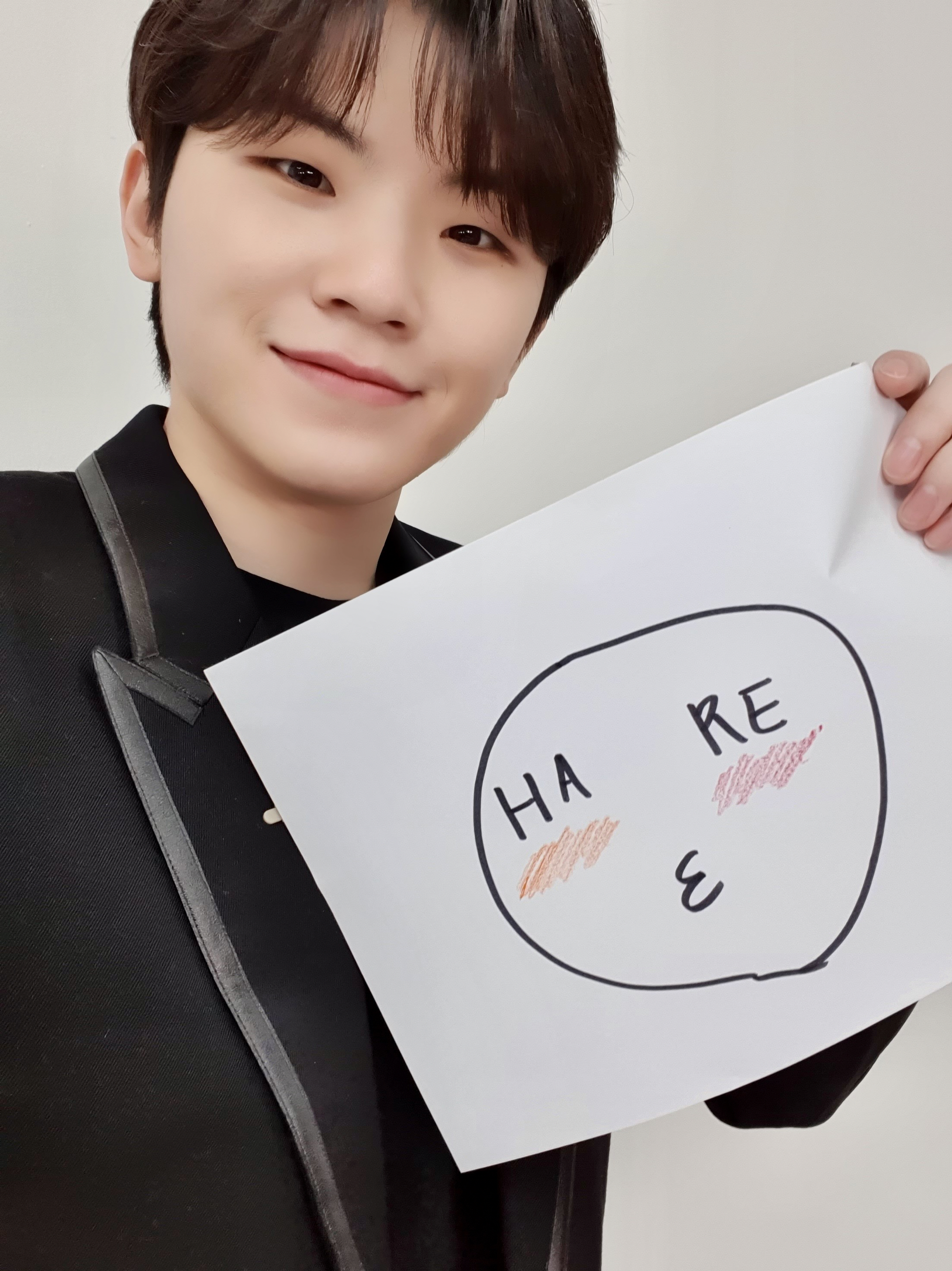 A moment captured by Woozi (SEVENTEEN)'s fan