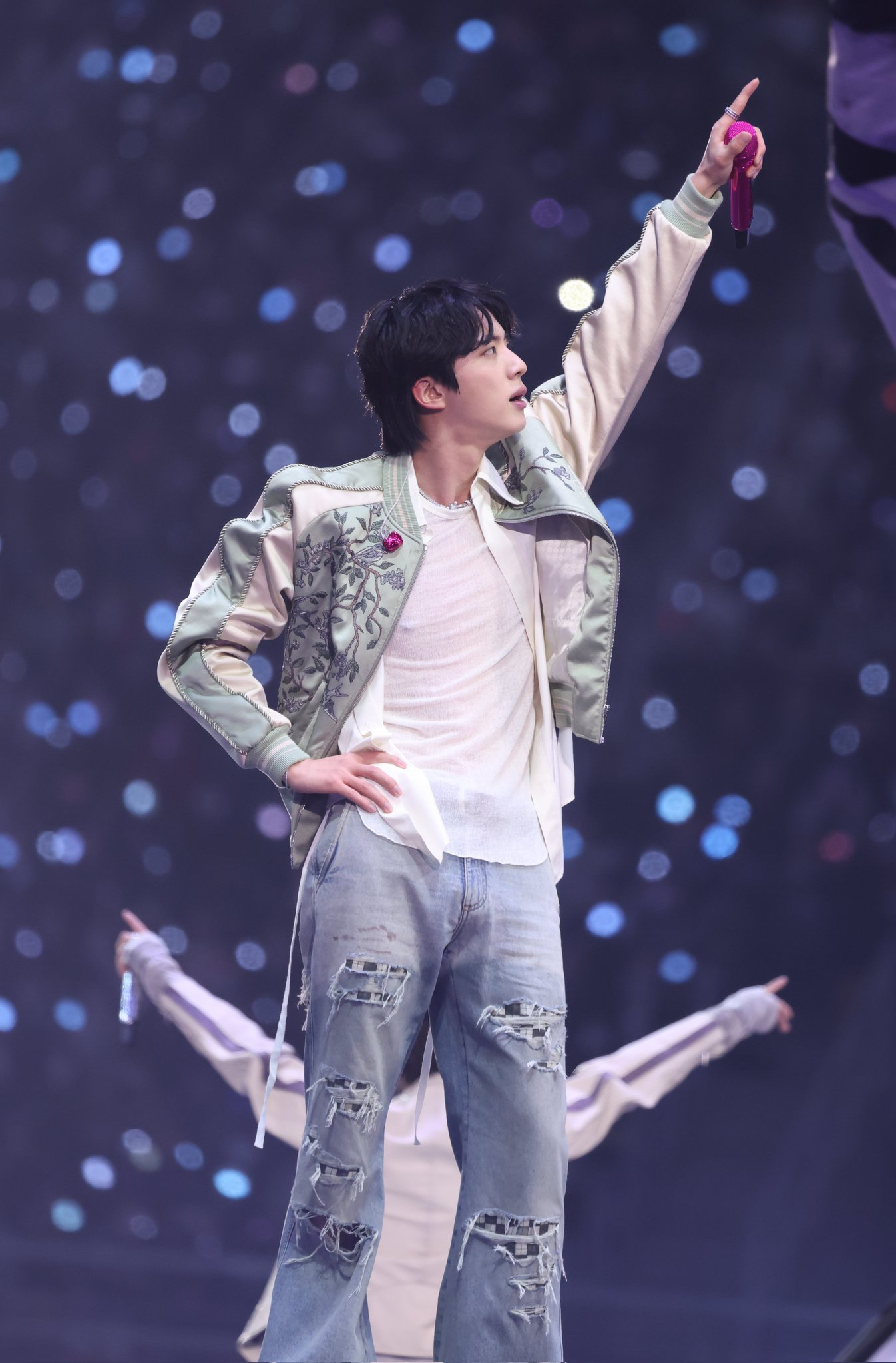 Momen yang diabadikan oleh penggemar Jin (BTS)