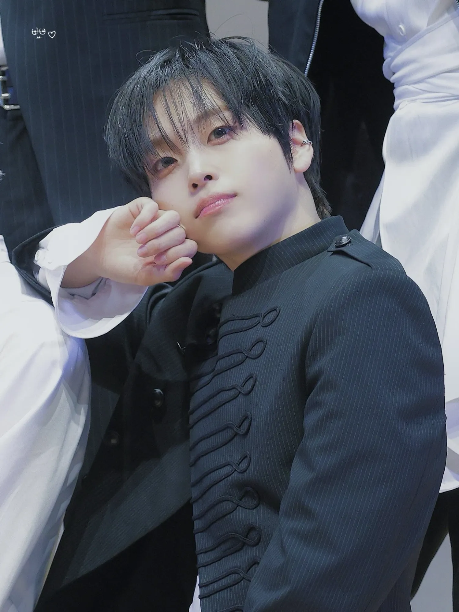 Latest photo of Hyeongjun (CRAVITY)