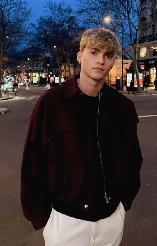 Behind-the-scenes cut of Gabi (SANTOS BRAVOS)