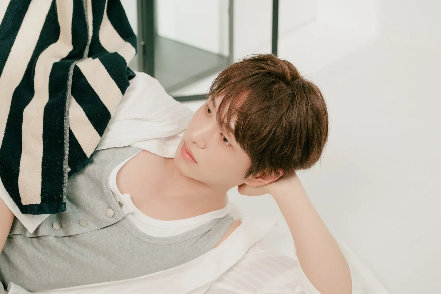 Behind-the-scenes cut of Onew (SHINee)