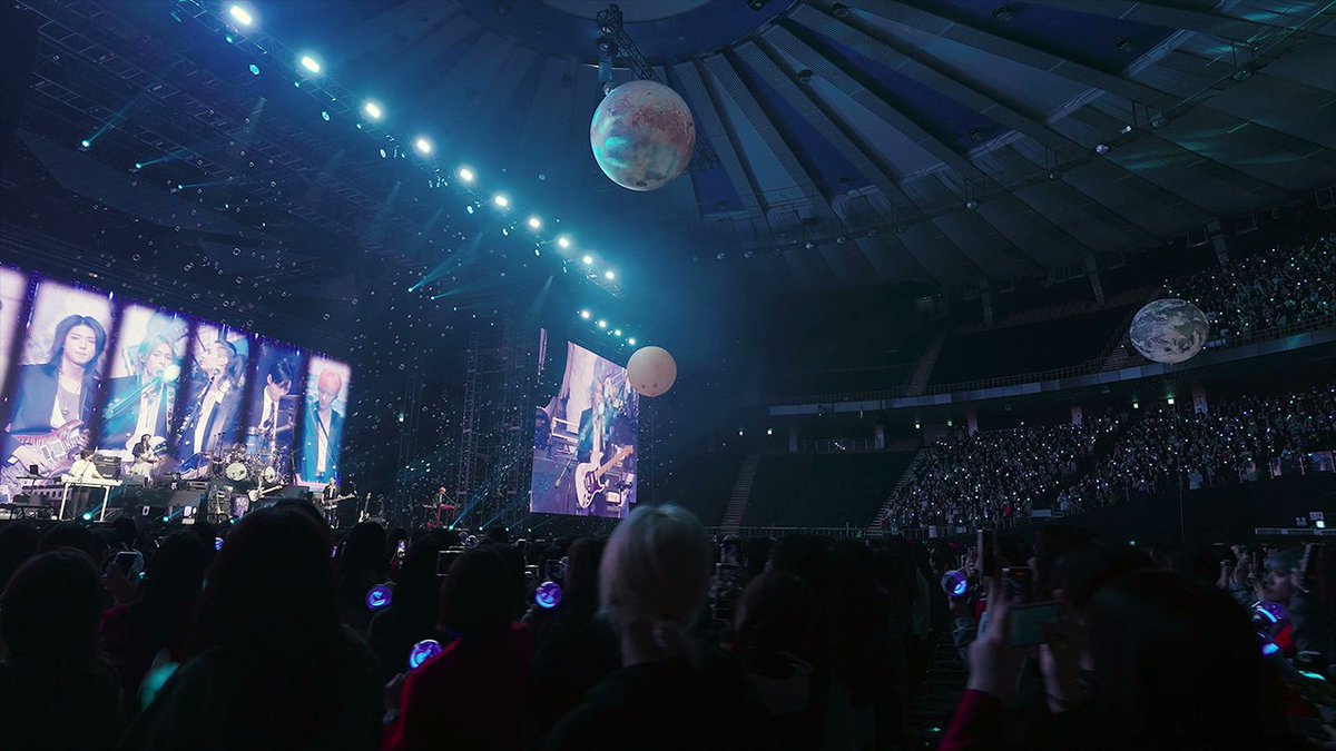 A moment captured by Xdinary Heroes's fan