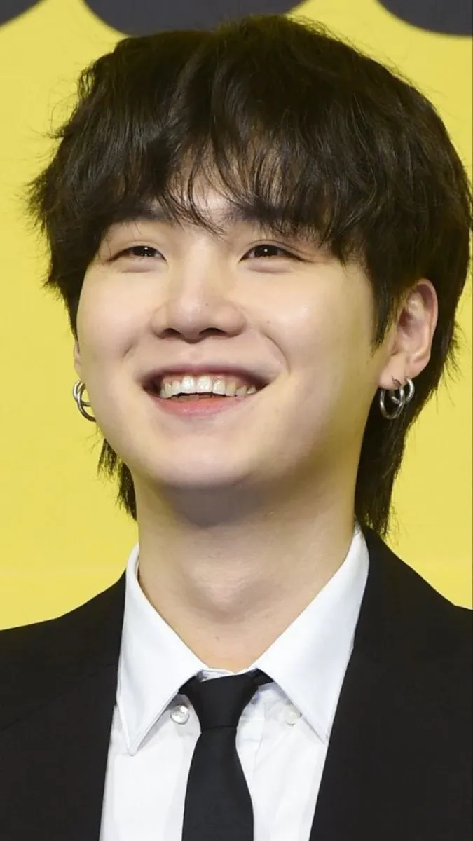 A heartfelt wallpaper shared by SUGA (BTS)'s fans