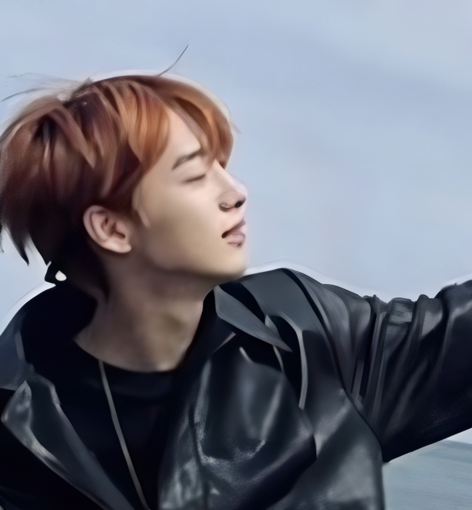 A moment captured by Hyun's fan