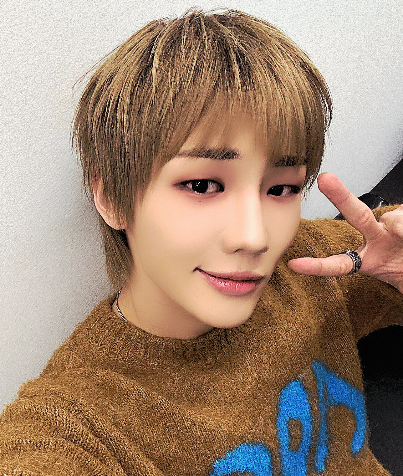 Behind-the-scenes cut of Junhyeok (TNX)