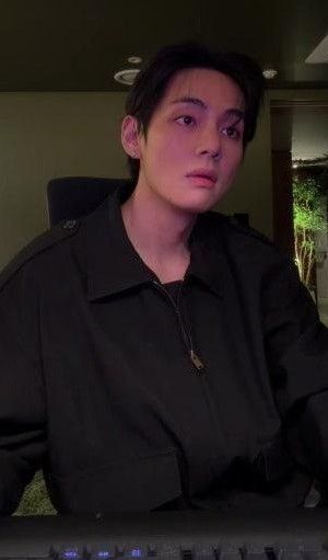 V (防彈少年團)的最新照片