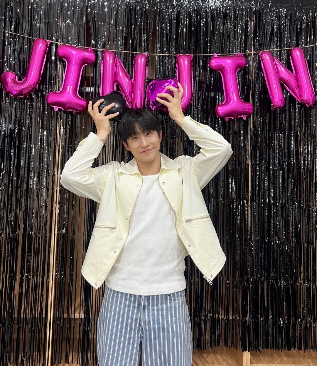 A moment captured by Jinjin (ASTRO)'s fan