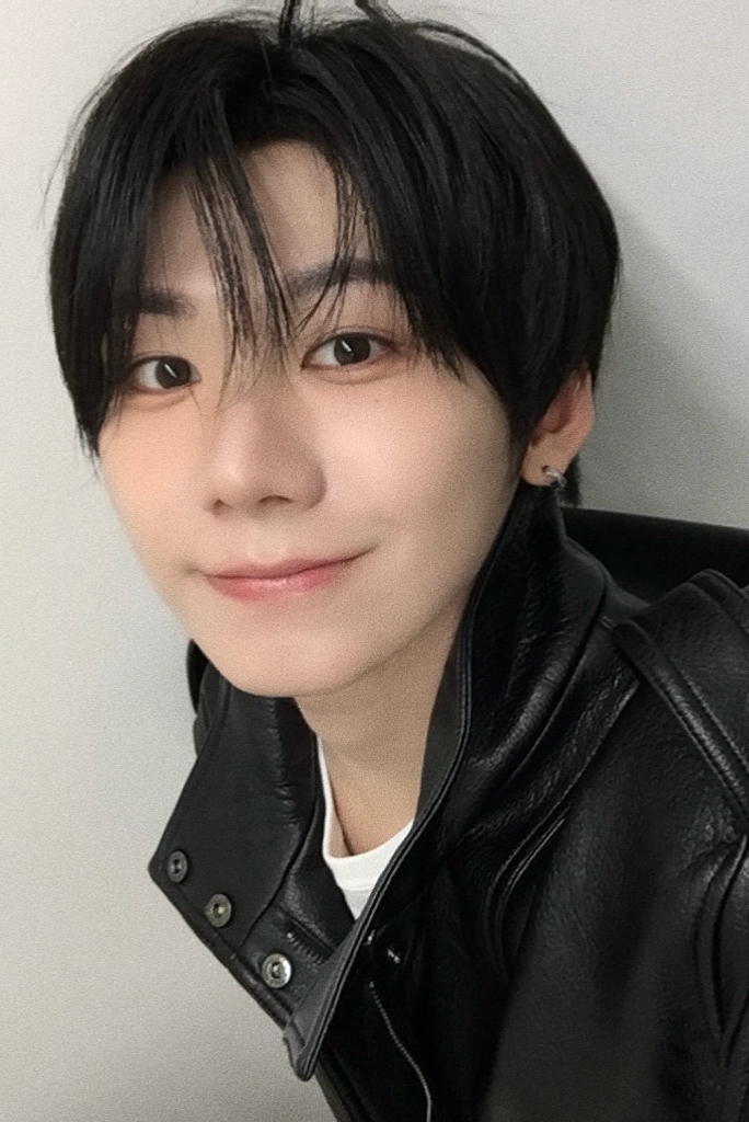 A moment captured by Park Han (AHOF)'s fan