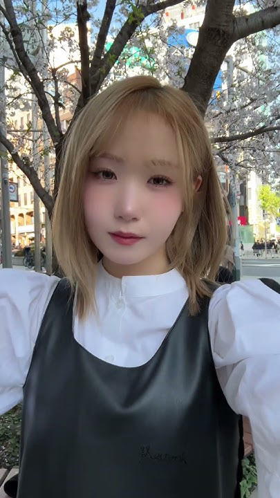 Foto aktivitas terbaru Hitomi (SAY MY NAME)