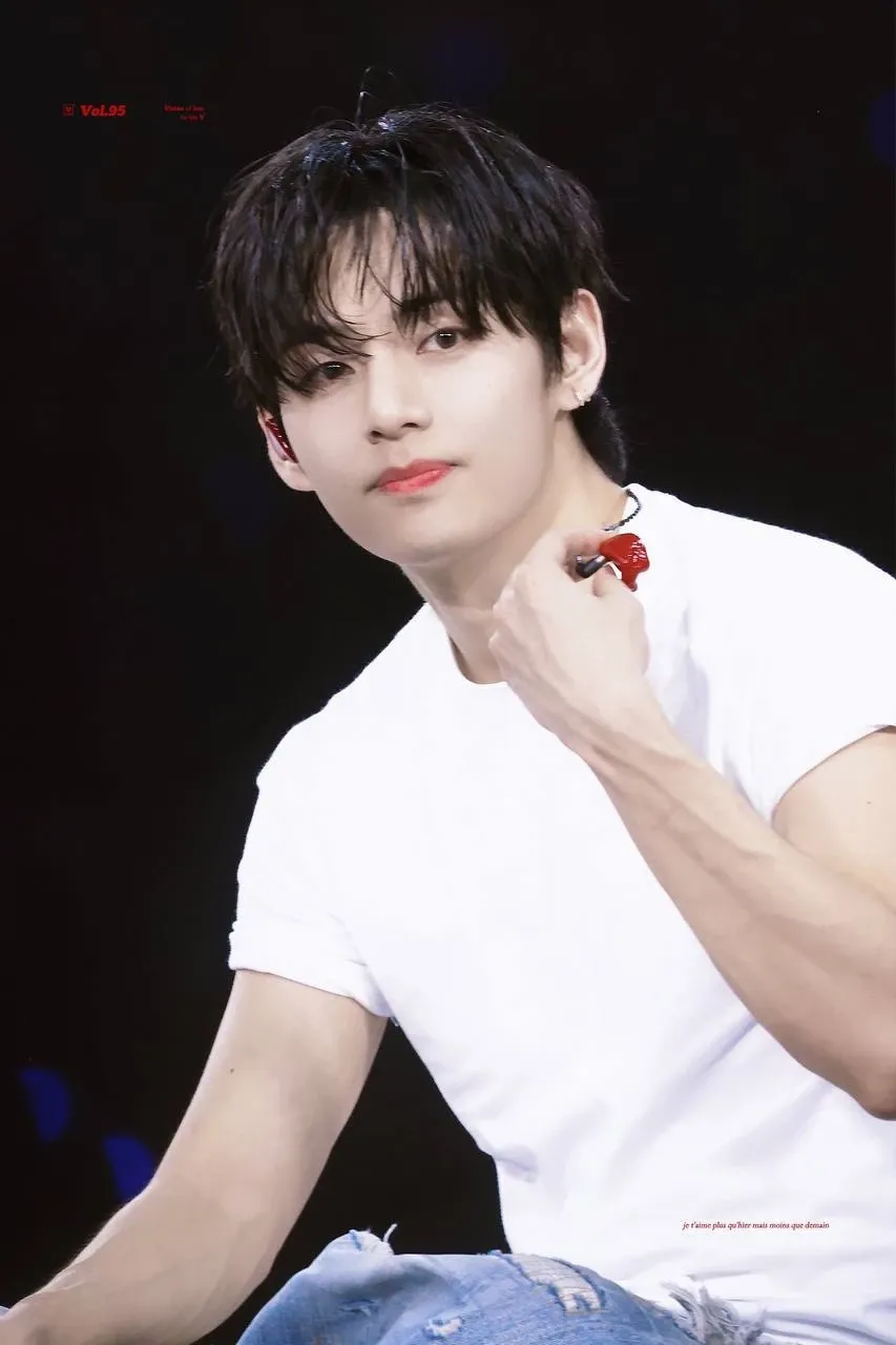 Foto terbaru V (BTS)