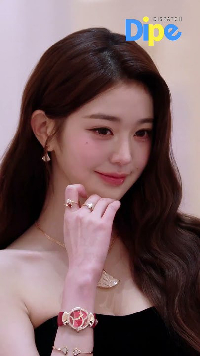 Recent activity shot of Jang Wonyoung (IVE)