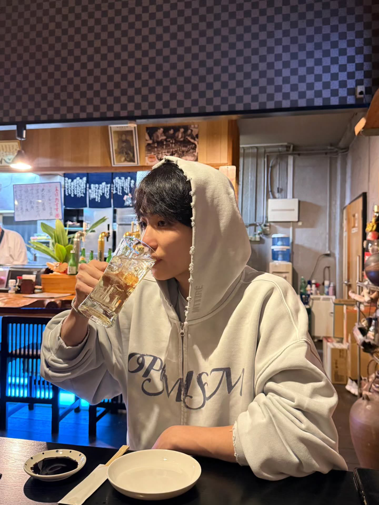 A moment captured by Jeonghan (SEVENTEEN)'s fan