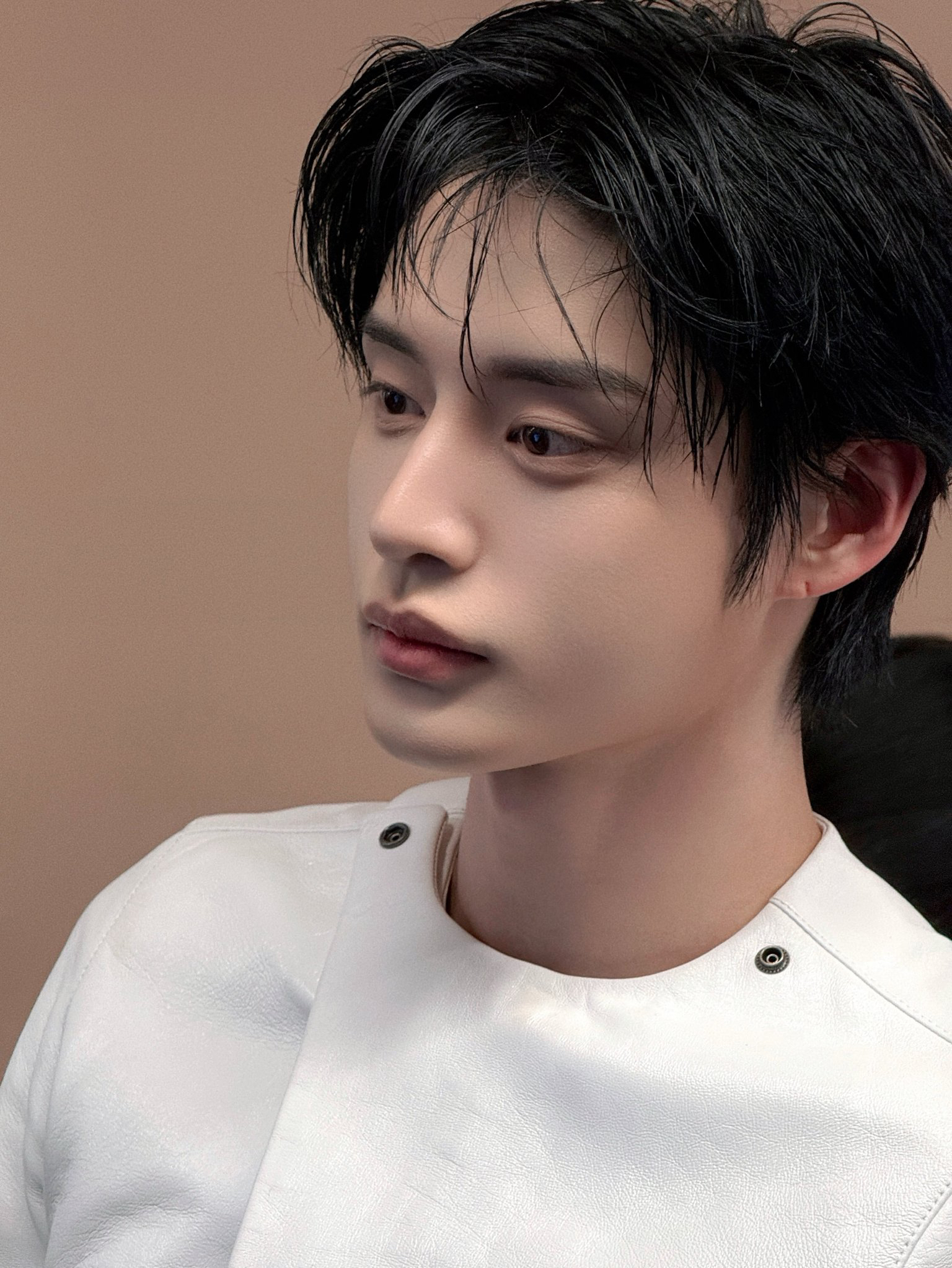 Behind-the-scenes cut of Kim Jiwoong (ZEROBASEONE)