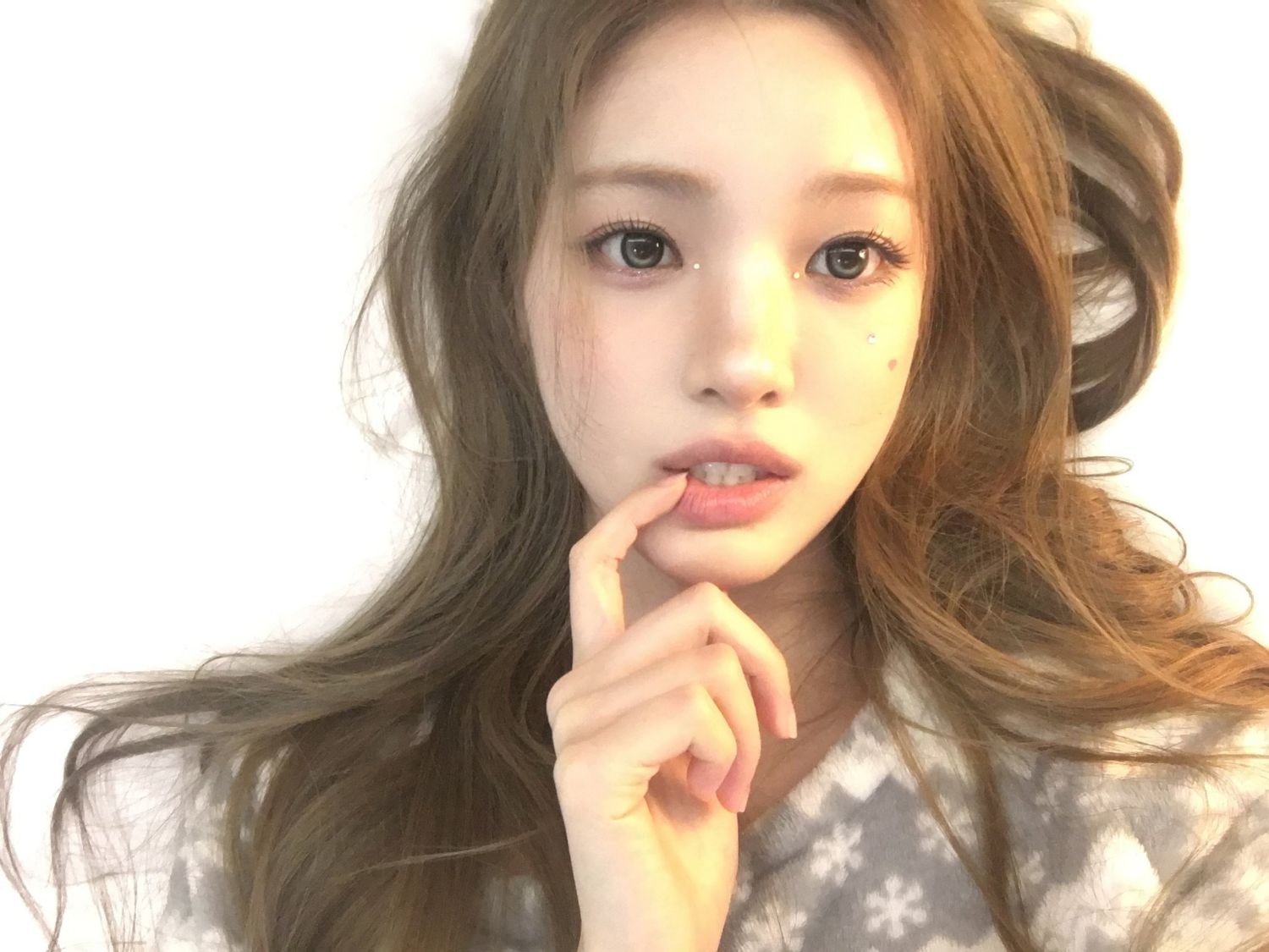 Behind-the-scenes cut of Yuha (Hearts2Hearts)