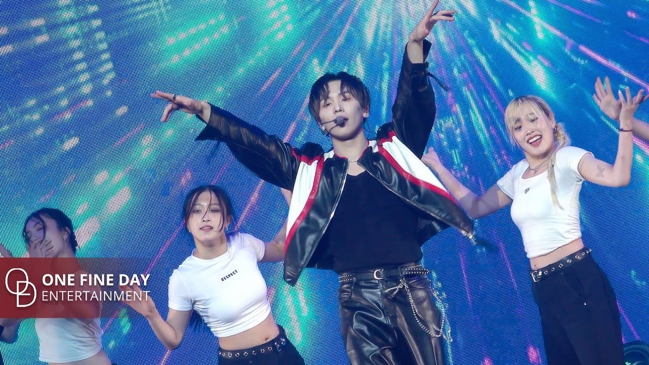 A moment captured by Rocky's fan