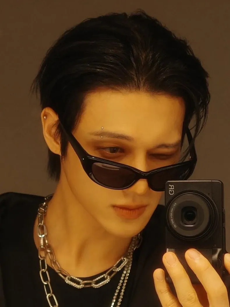 우영 (에이티즈)의 비하인드 컷