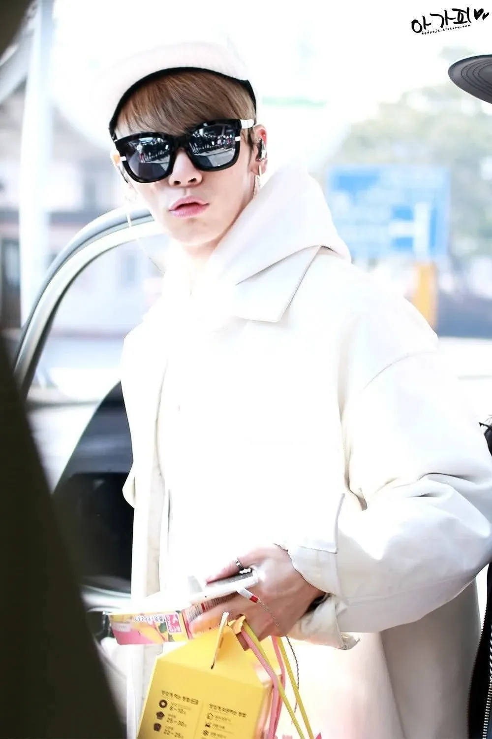 A moment captured by Jonghyun (SHINee)'s fan