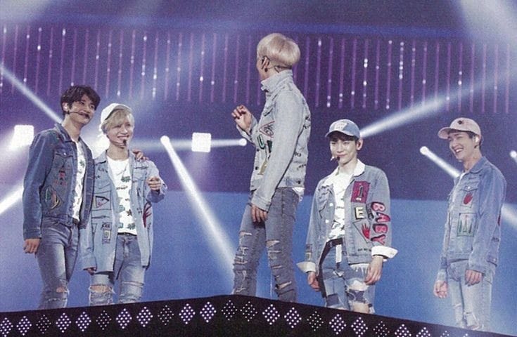 A moment captured by Jonghyun (SHINee)'s fan