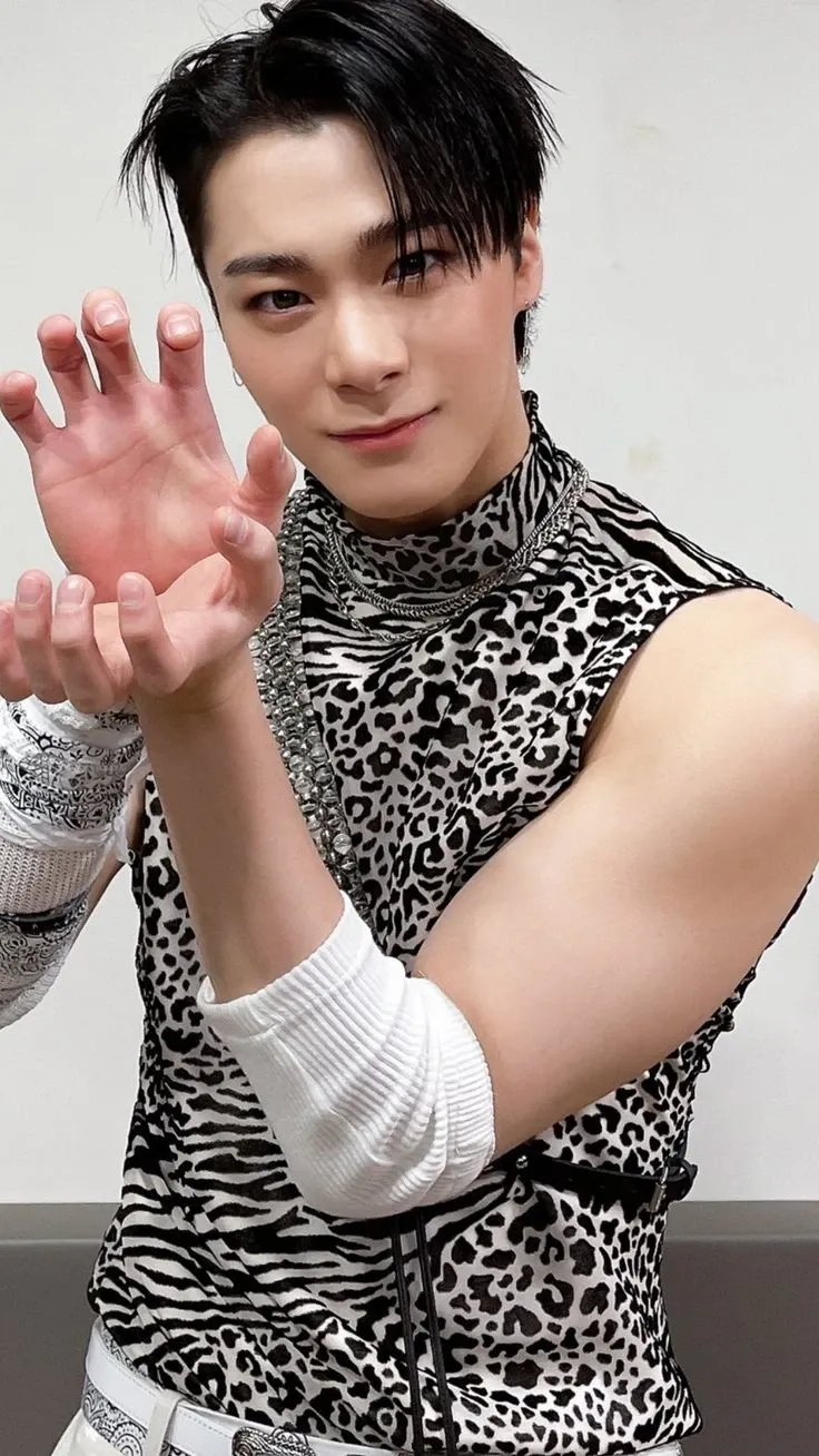 A moment captured by Moonbin (ASTRO)'s fan