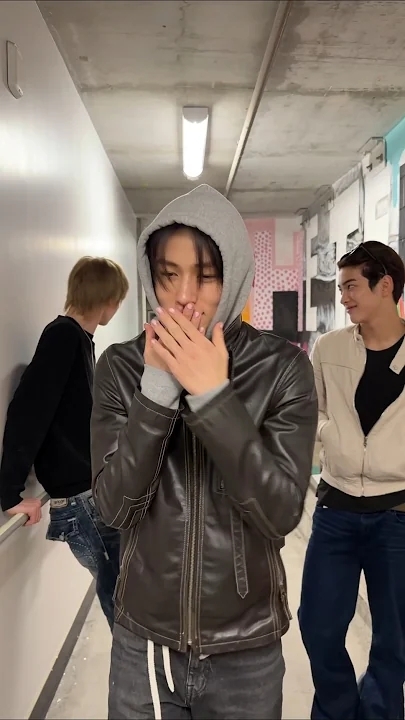 Today's most popular wallpaper in the CORTIS community