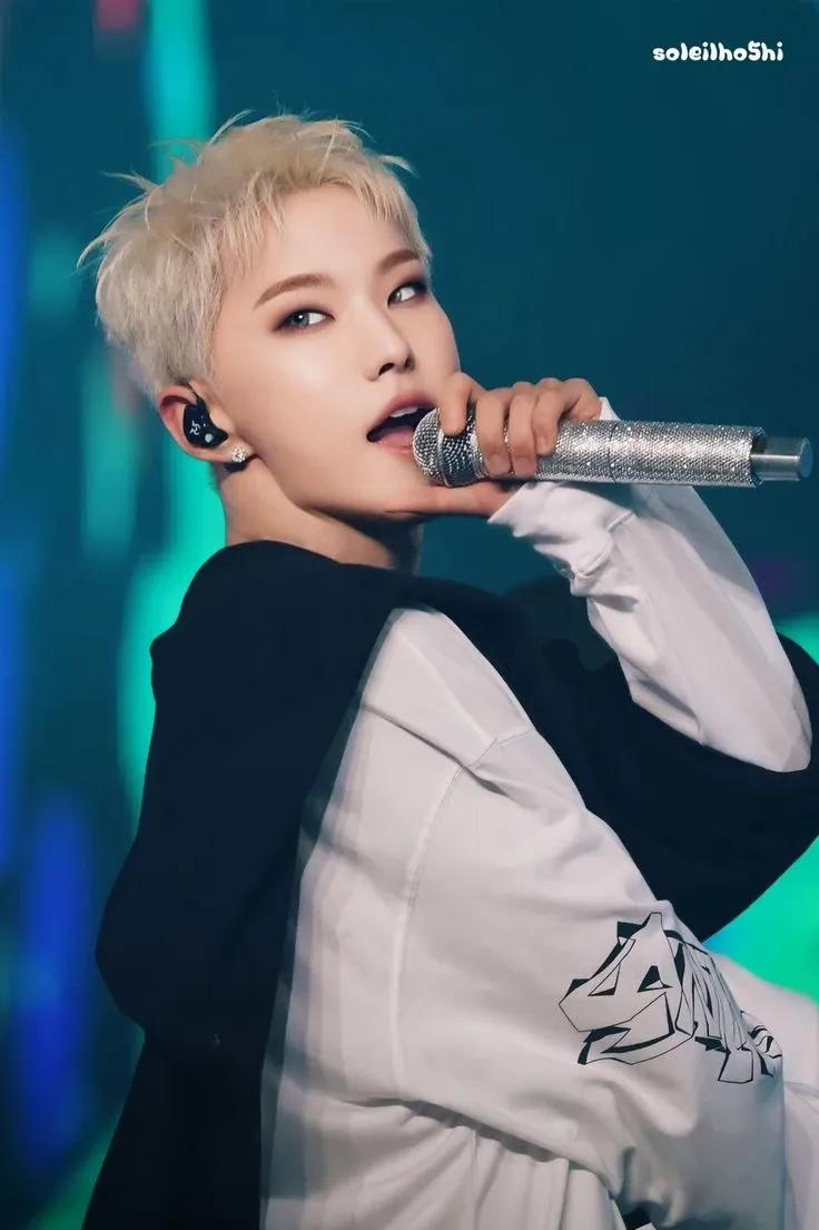 Hoshi (SEVENTEEN)的最新照片