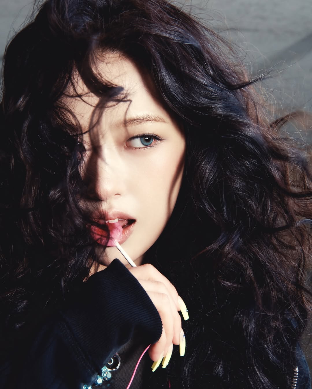 Recent activity shot of An Yujin (IVE)