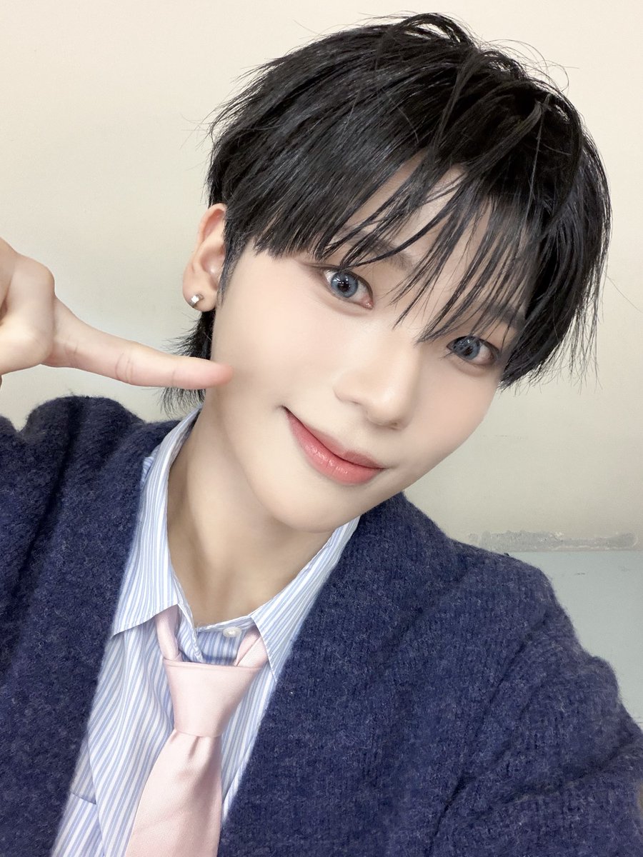 Behind-the-scenes cut of n.SSign