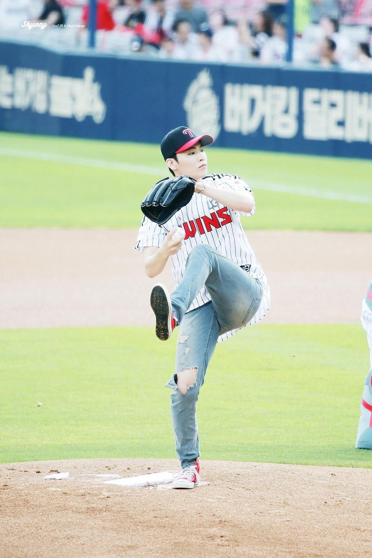 Latest photo of JAY B (GOT7)