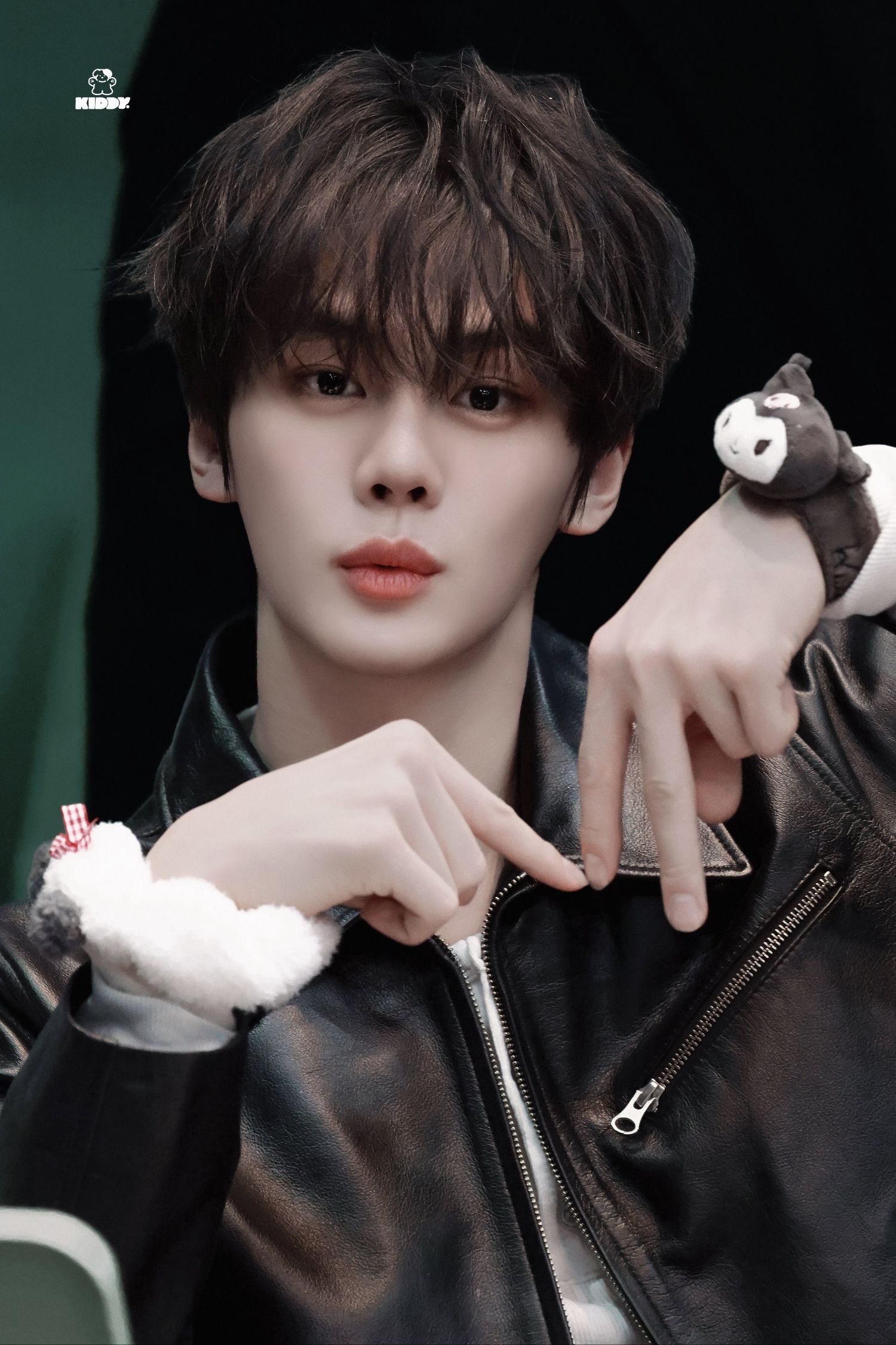 Latest photo of Kim Gyuvin (ZEROBASEONE)