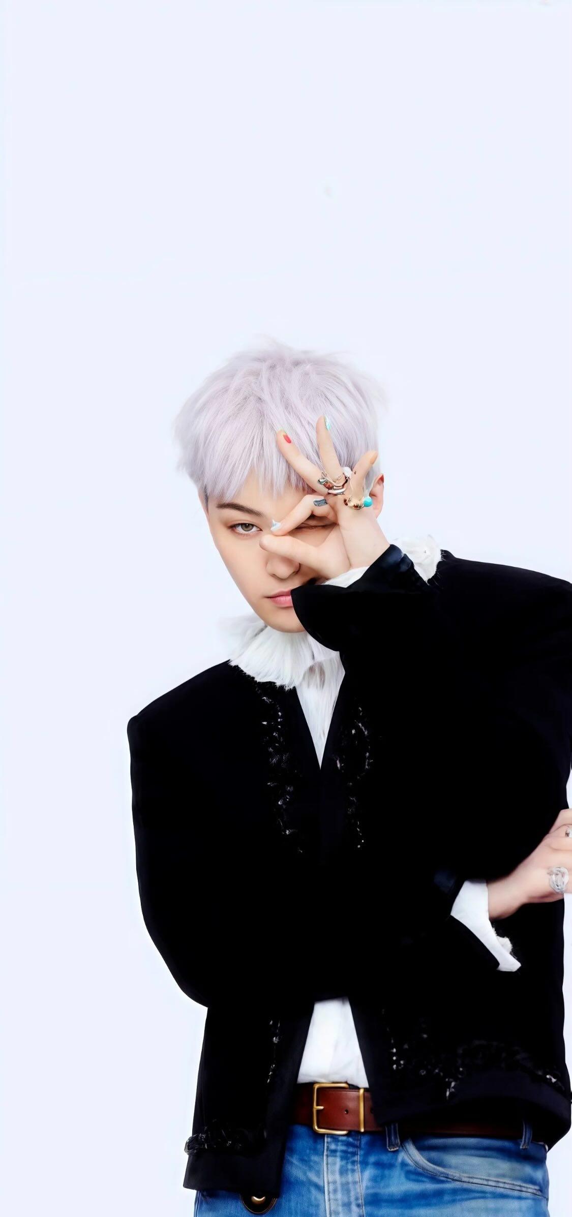 A heartfelt wallpaper shared by BIGBANG's fans