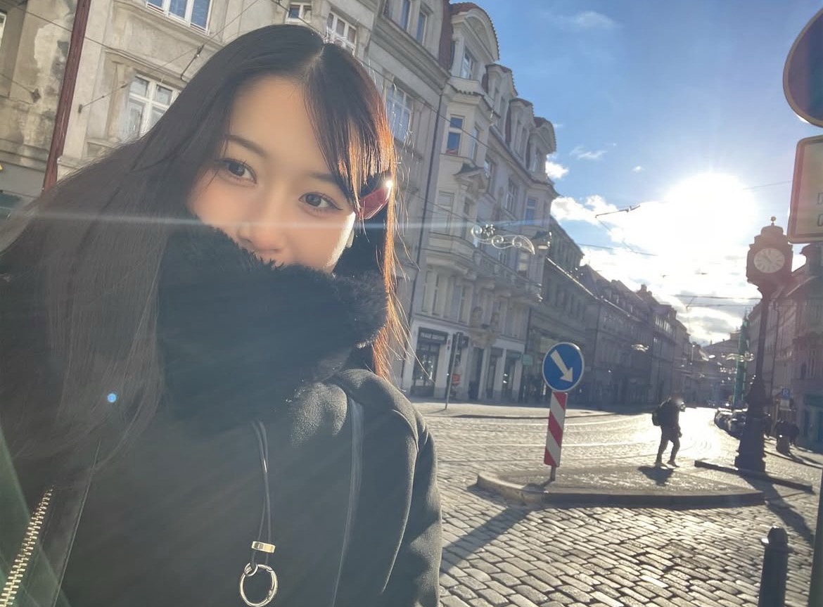 Behind-the-scenes cut of Kasahara Momona (ME:I)