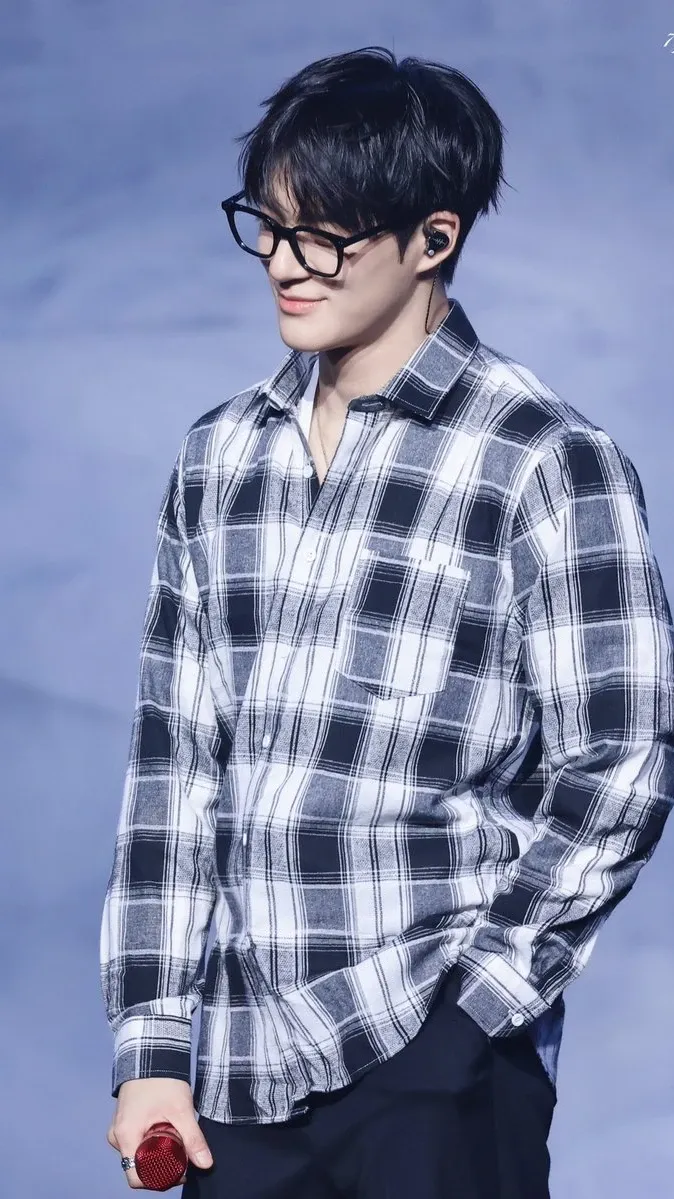 Today's most popular wallpaper in the Jeno (NCT DREAM) community