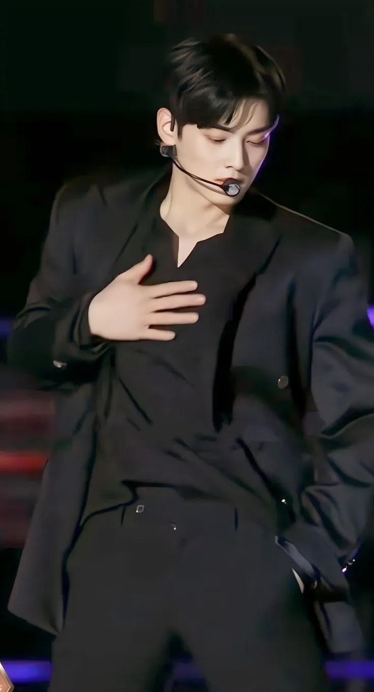 Behind-the-scenes cut of Eunwoo (ASTRO)
