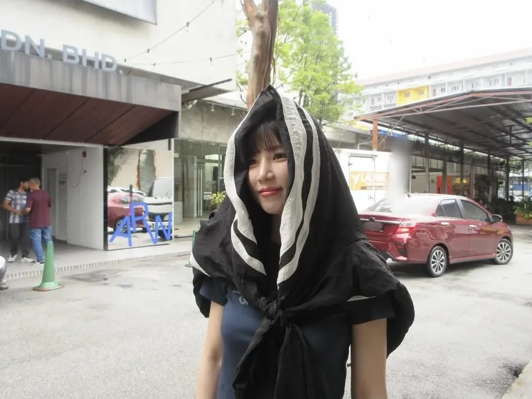 Behind-the-scenes cut of Park Chorong (Apink)