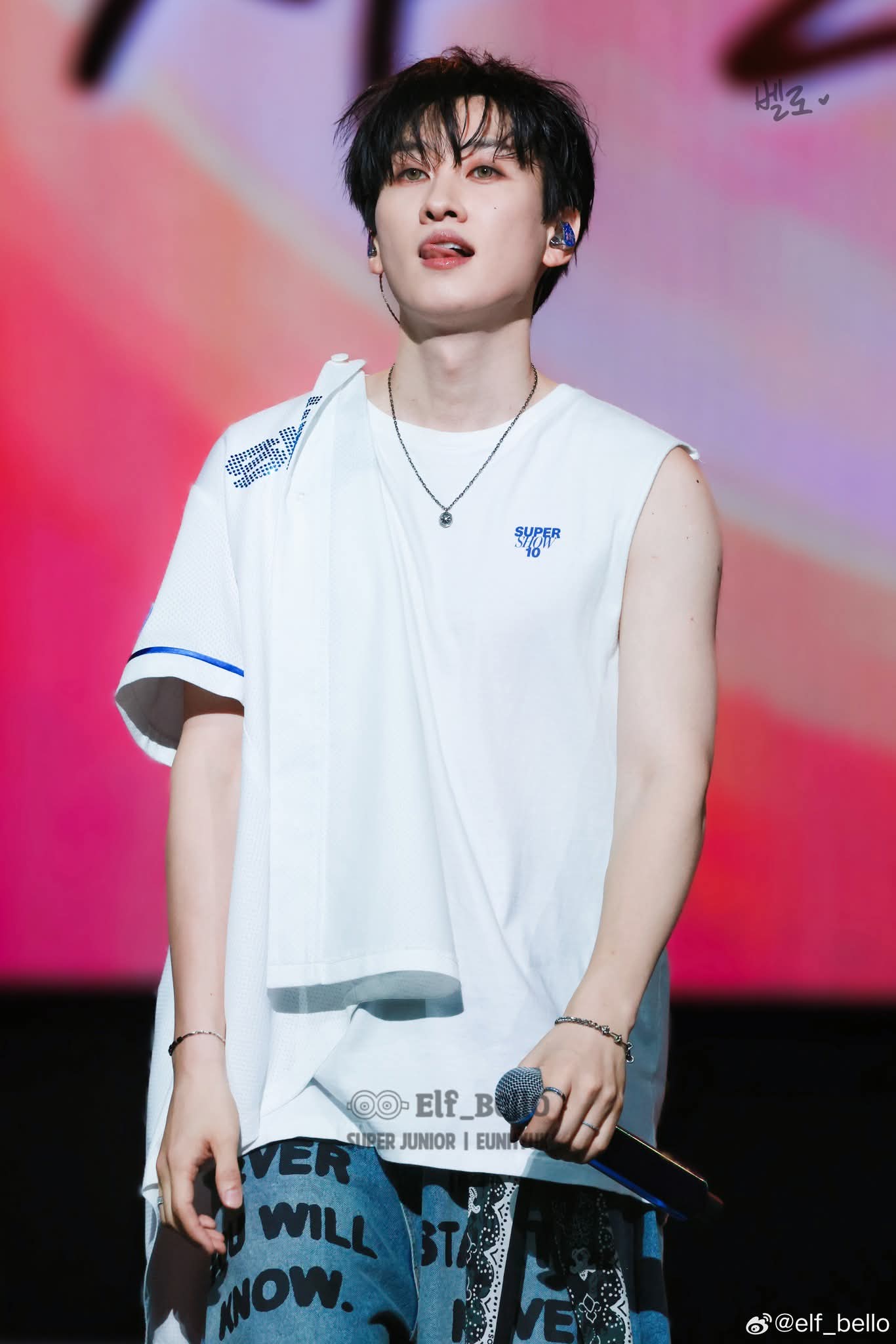 A moment captured by Eunhyuk (Super Junior)'s fan